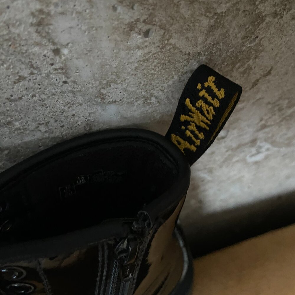 Dr. Martens JUNIOR 1460 Black Patent Leather Boots UNISEX - Picture 3 of 10